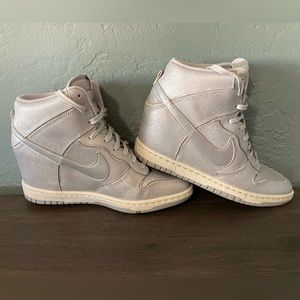 NIKE WOMENS DUNK SKY HI CUT OUT HIGH TOPS
